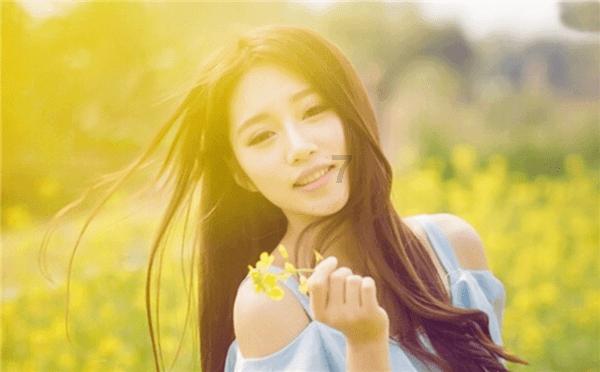 闪亮派对上的女孩